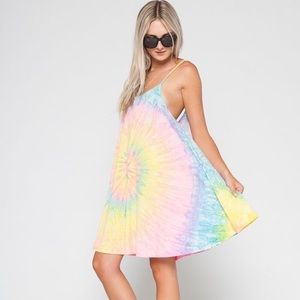 UNIF PUSHER DRESS IN TIE DYE